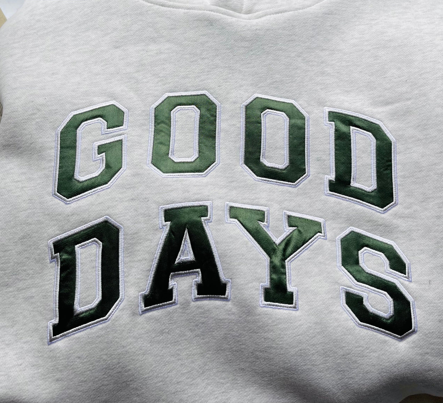 GOOD DAYS COLLEGIATE HOODIE EVERGREEN-SQ1341822